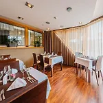 Maximus Hotel