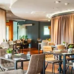 Maximus Hotel