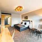Maximus 4*
