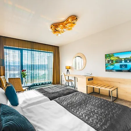 Maximus Hotel