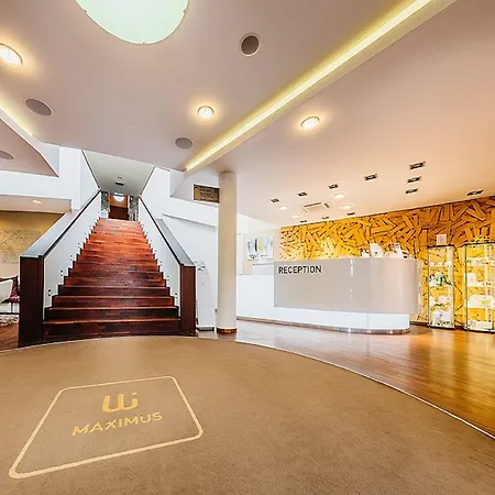 Otel Maximus 4*