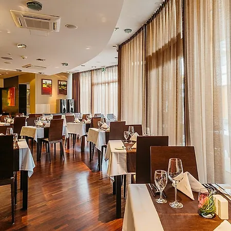 Maximus Hotel 4*