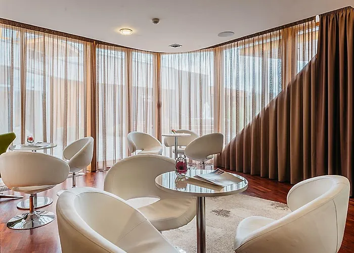 Hotell Maximus 4*