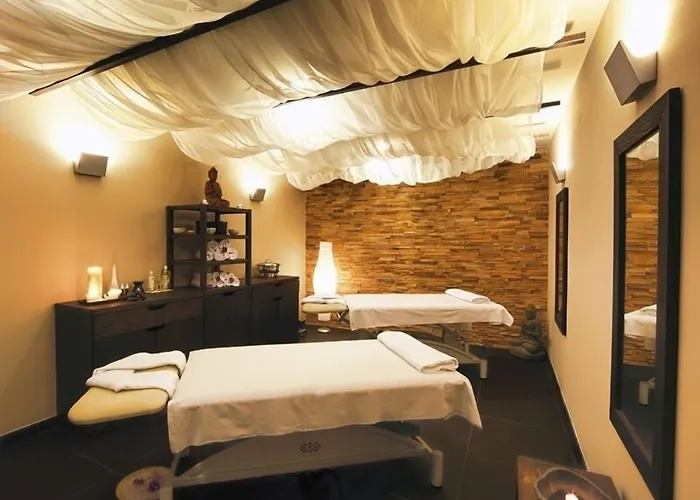 Maximus Hotel
